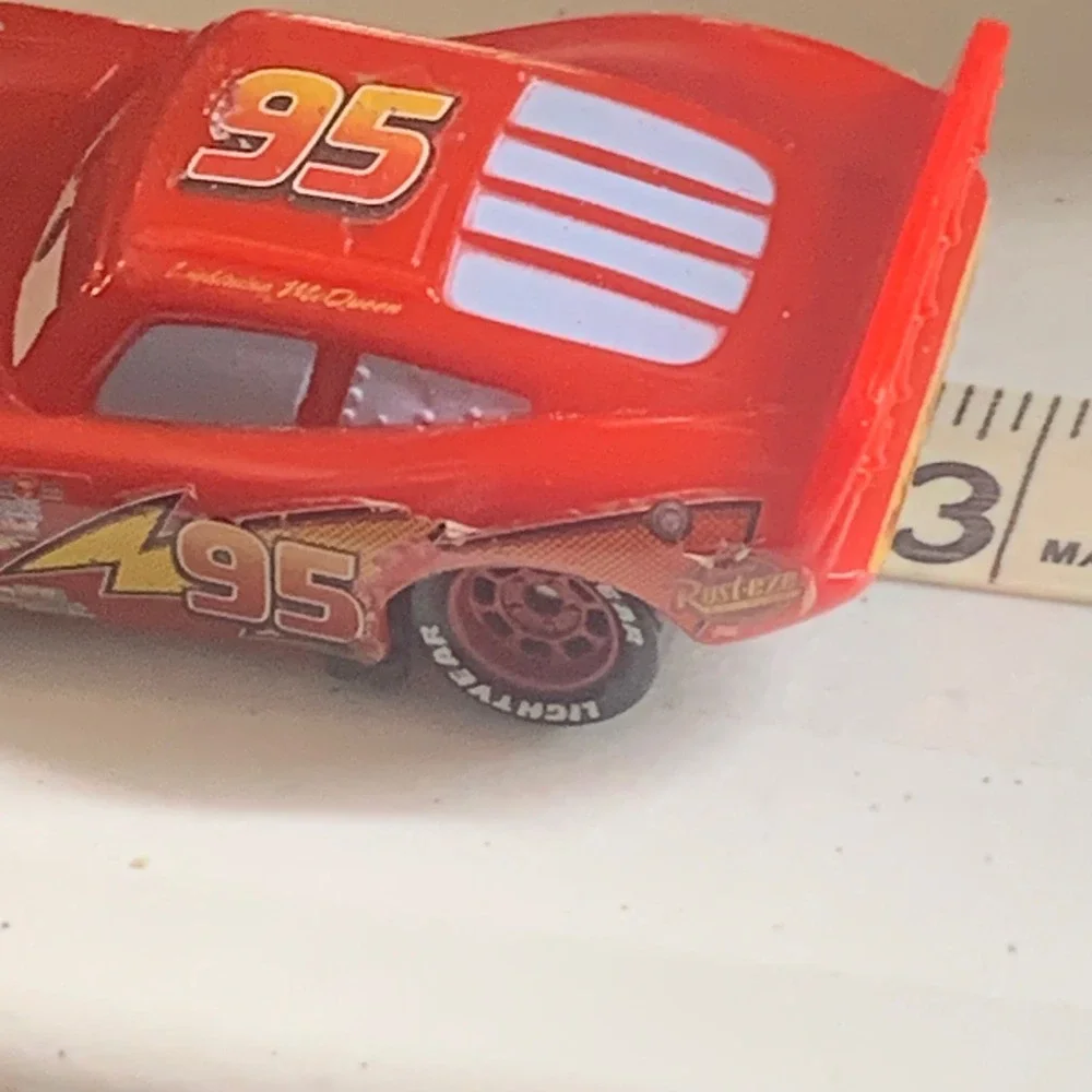 Disney Pixar Cars Lightning McQueen Mattel Red Diecast Toy Car 95 Rust-eze 3